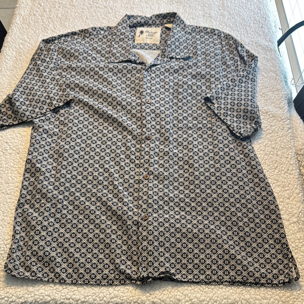 Vintage Silk 100% Silk Black and White Geometric Pattern Casual Button Up Shirt